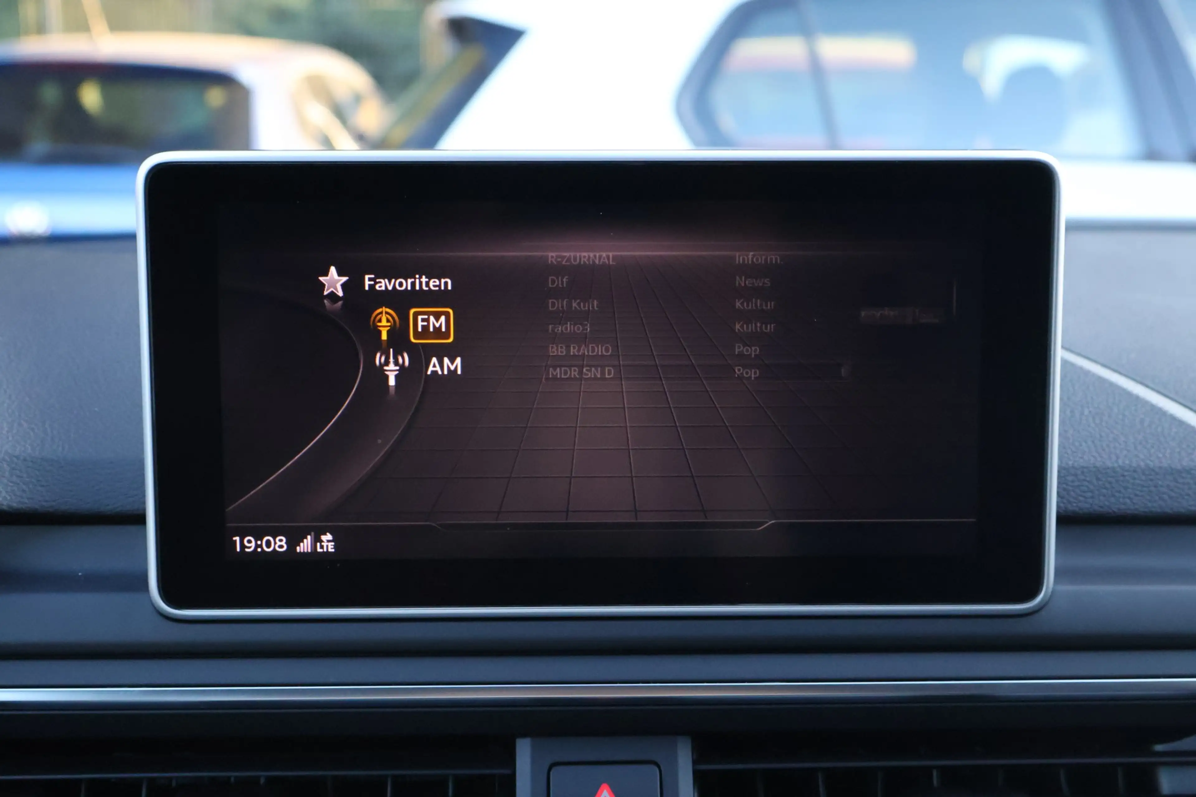Audi A4 allroad 2.0 TDI quattro Digitales Cockpit LED — photo 13
