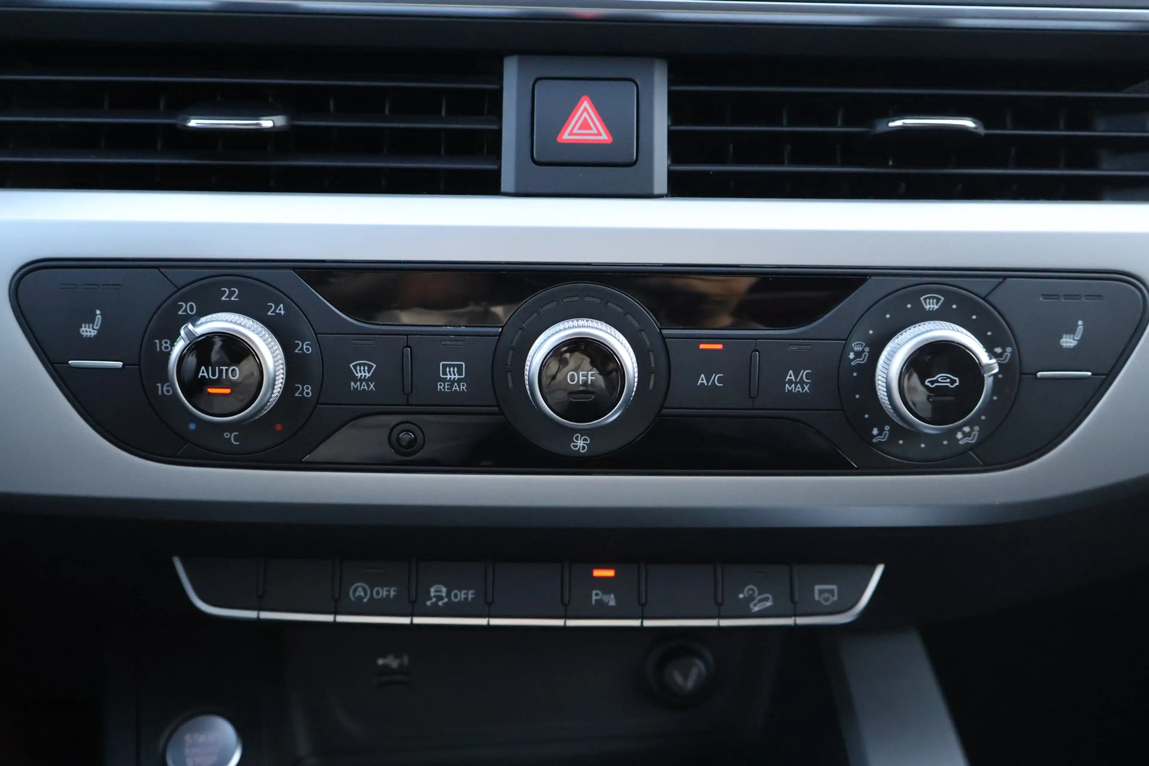 Audi A4 allroad 2.0 TDI quattro Digitales Cockpit LED — photo 17
