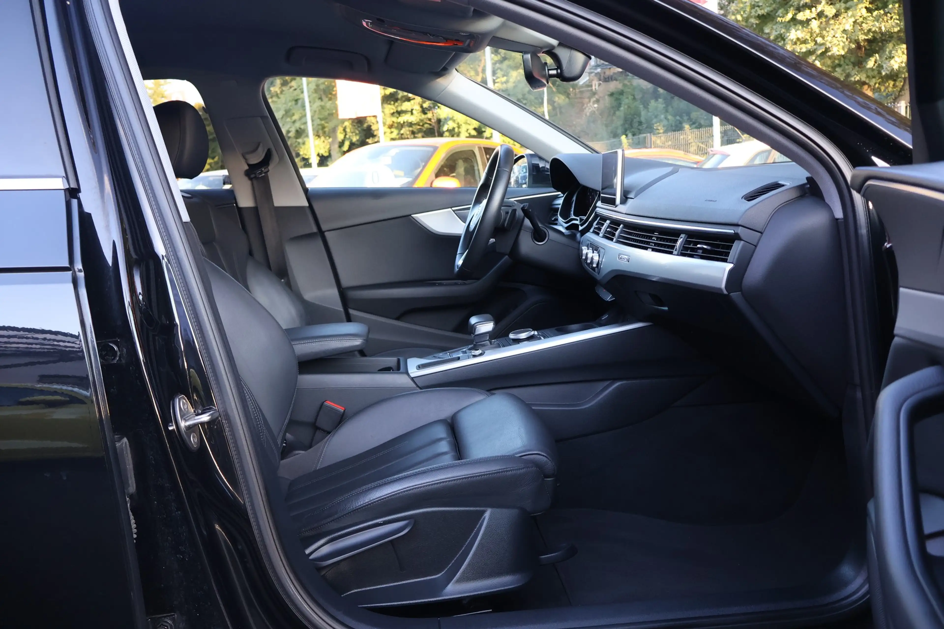 Audi A4 allroad 2.0 TDI quattro Digitales Cockpit LED — photo 29