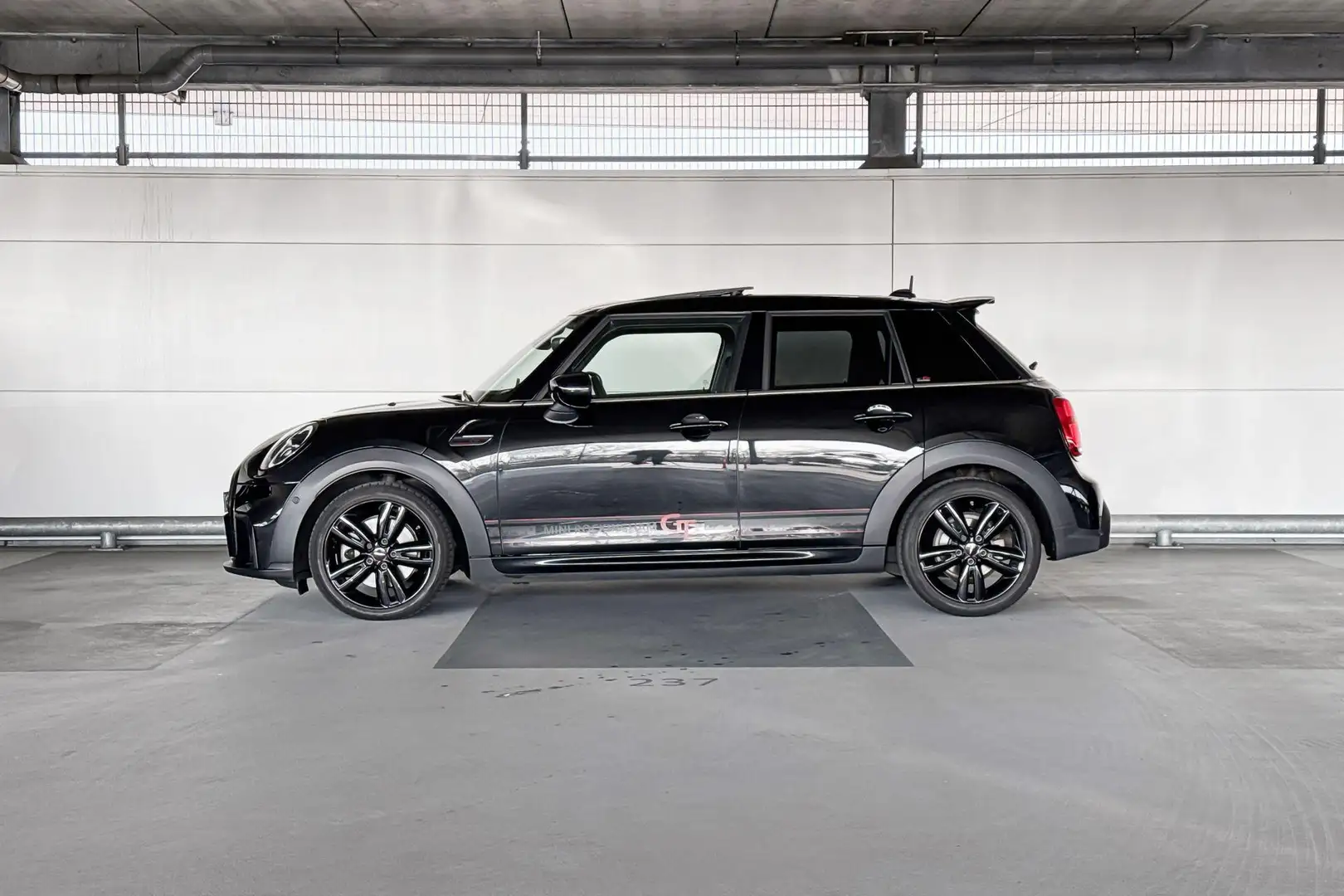 MINI Cooper S 5-deurs Rockingham GT Edition Zwart - 2
