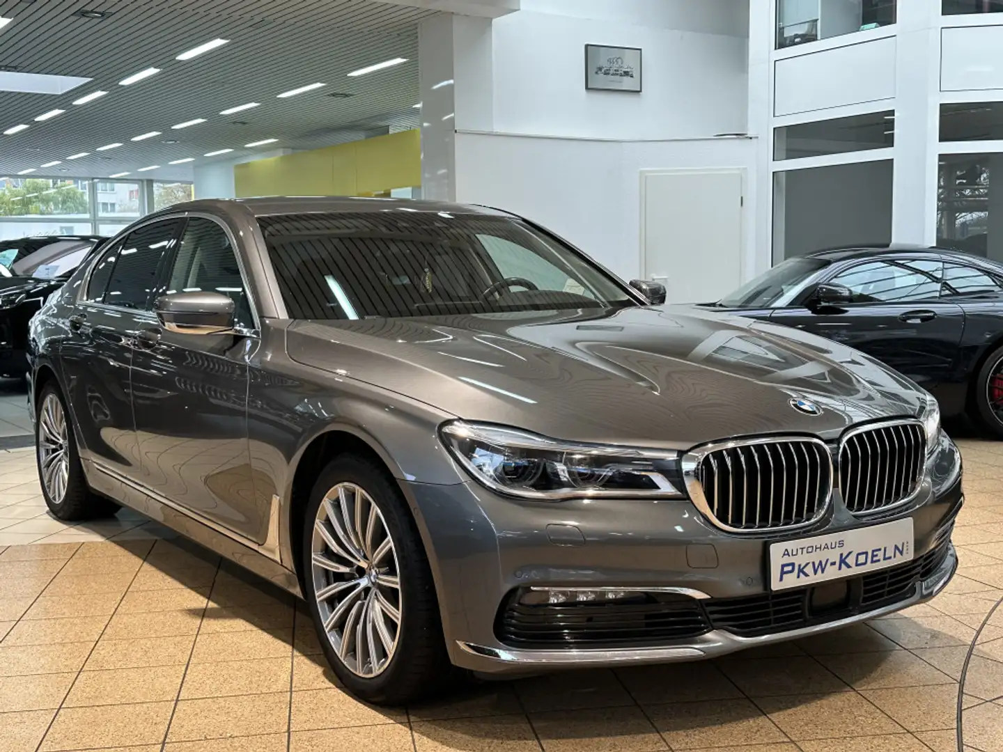 BMW 730 d xD*KAMERA*NAVi*HuD*MEMORY*HiFi*SPuR*LASER* Grau - 2