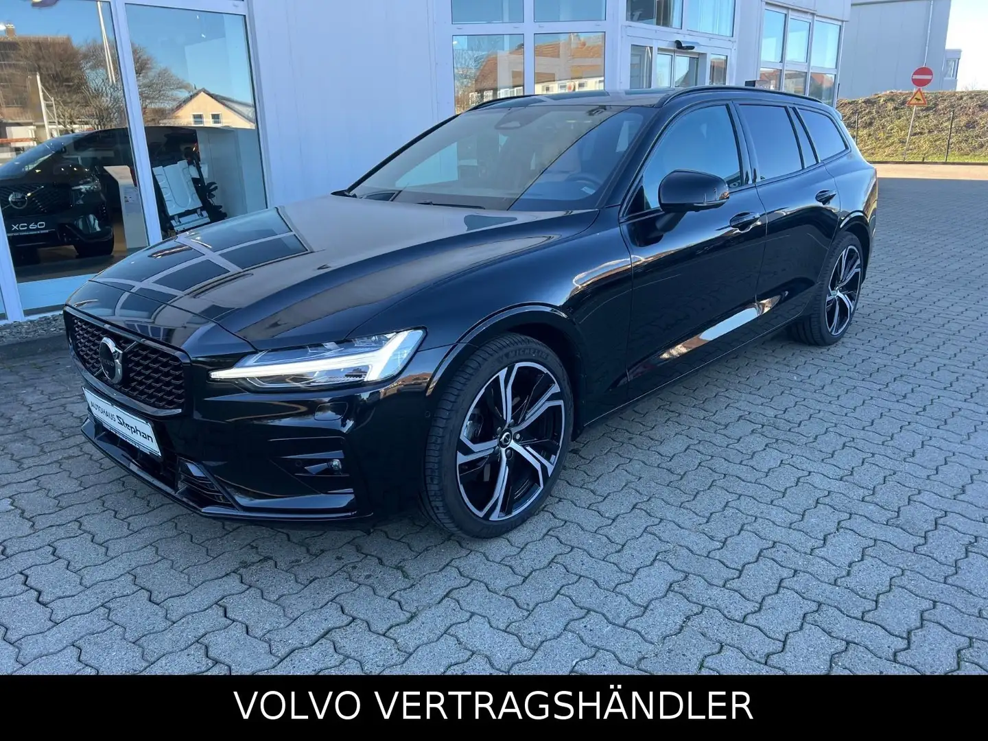Volvo V60 B4 Benzin Ultra Dark AHK GARANTIE -37% Noir - 1