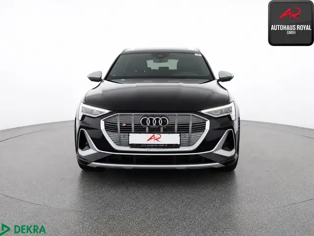 Audi E-Tron view 8