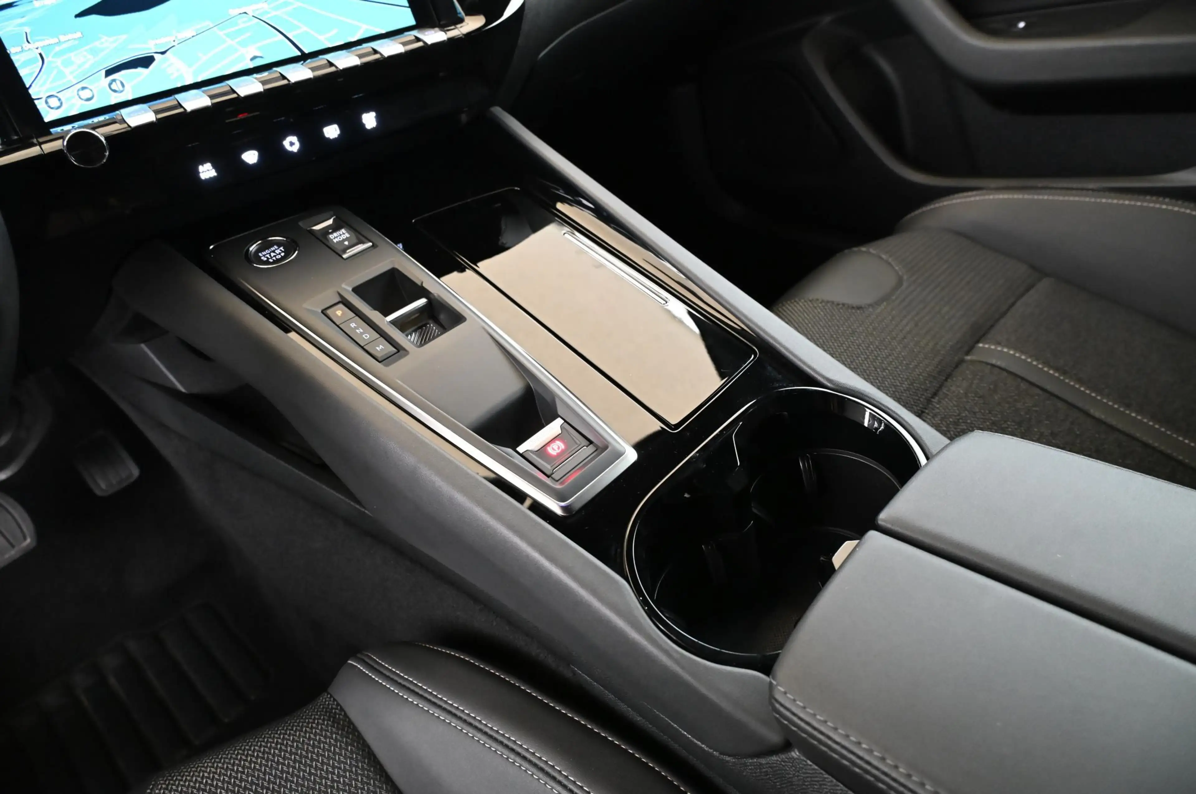 Peugeot 508 1.2 130 e-THP EAT8 Allure-Pack LED/NAVI/17 — photo 14
