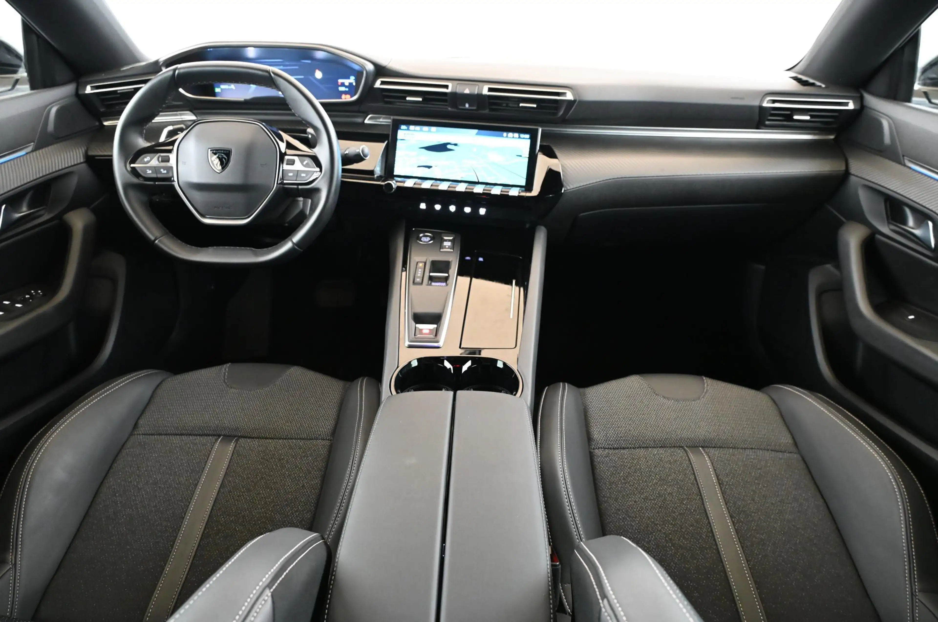 Peugeot 508 1.2 130 e-THP EAT8 Allure-Pack LED/NAVI/17 — photo 11