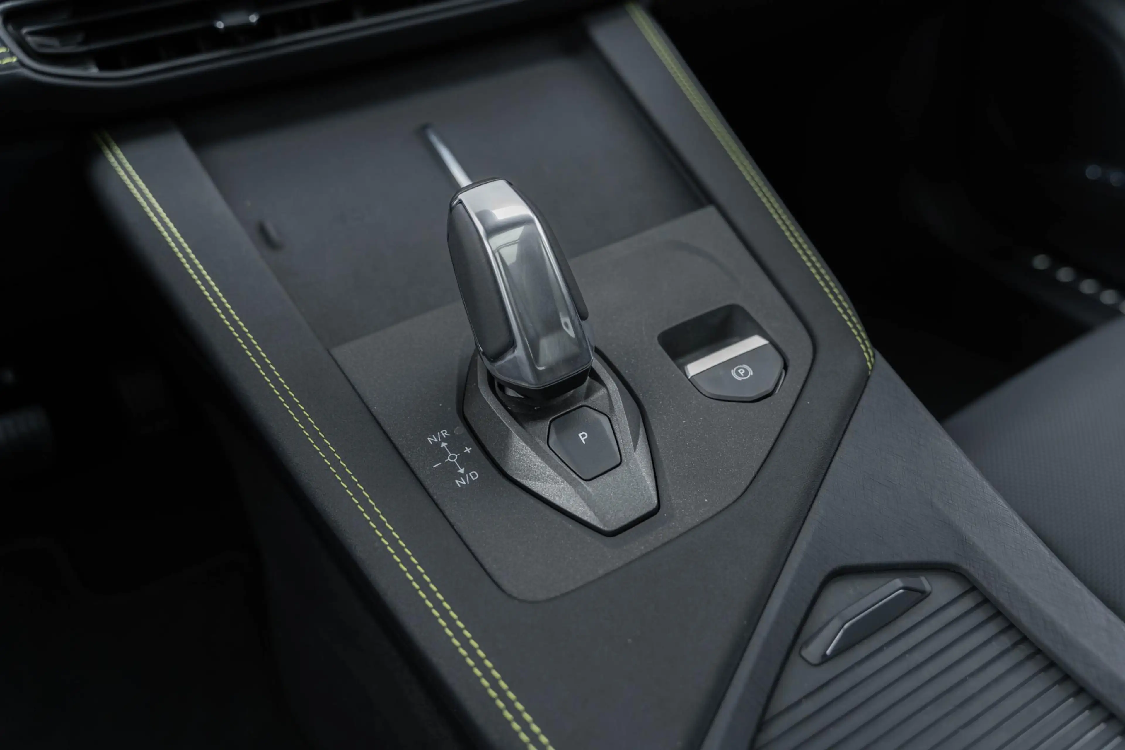 Lynk & Co 01 1.5 More | Trekhaak | PHEV | Two-Tone | Panoramada — photo 12