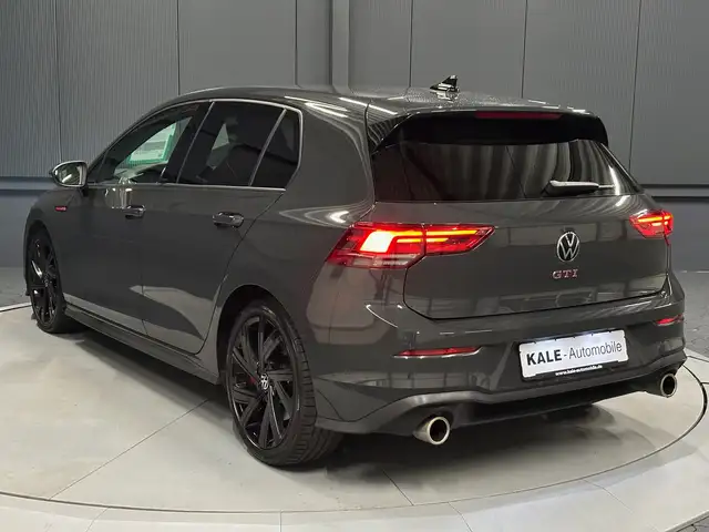 Volkswagen Golf view 3