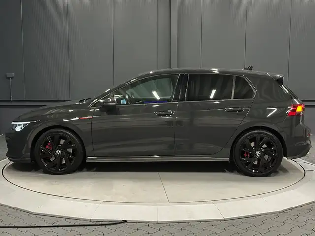 Volkswagen Golf view 2