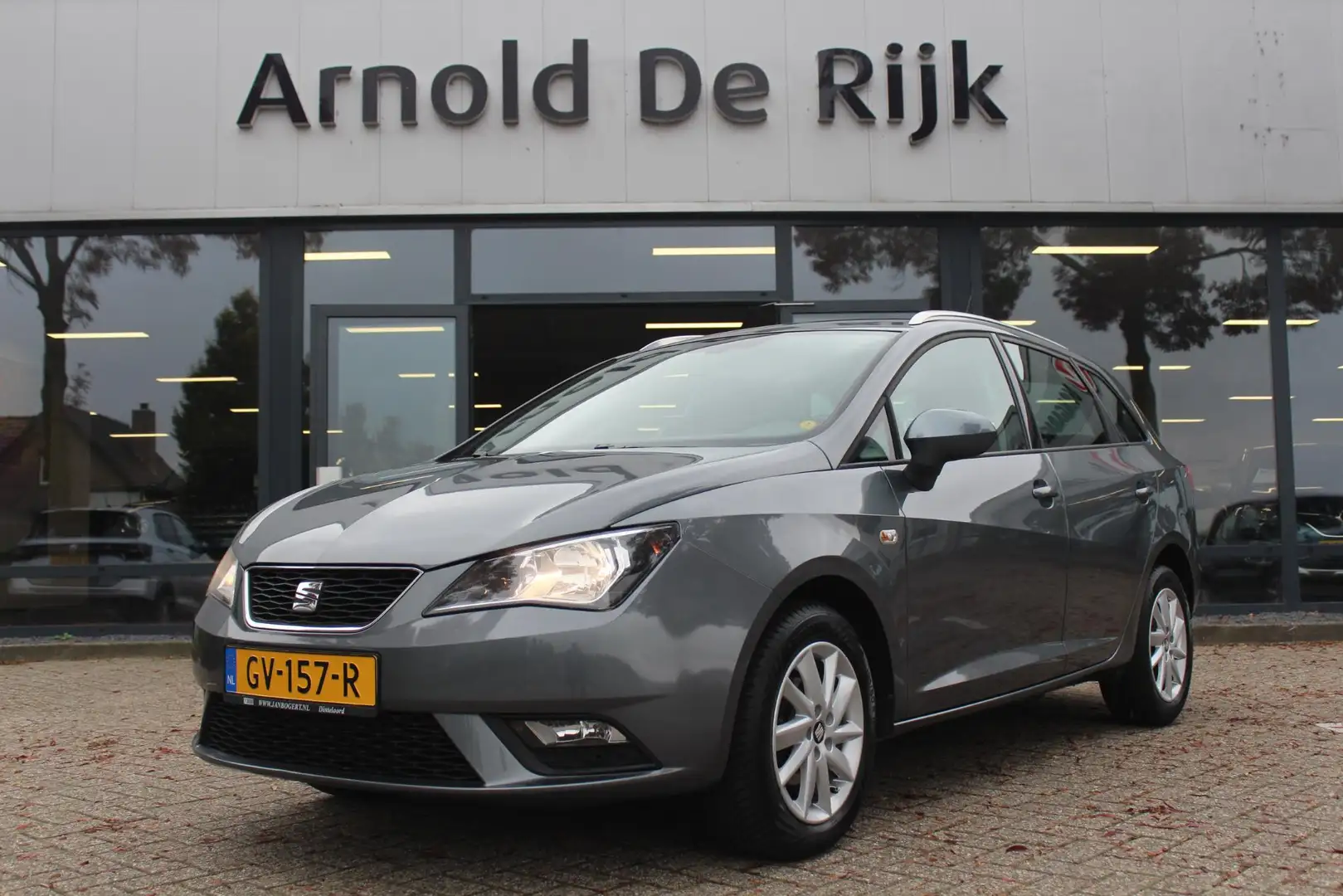 SEAT Ibiza ST 1.2 TSI Style Dynamic Grijs - 1