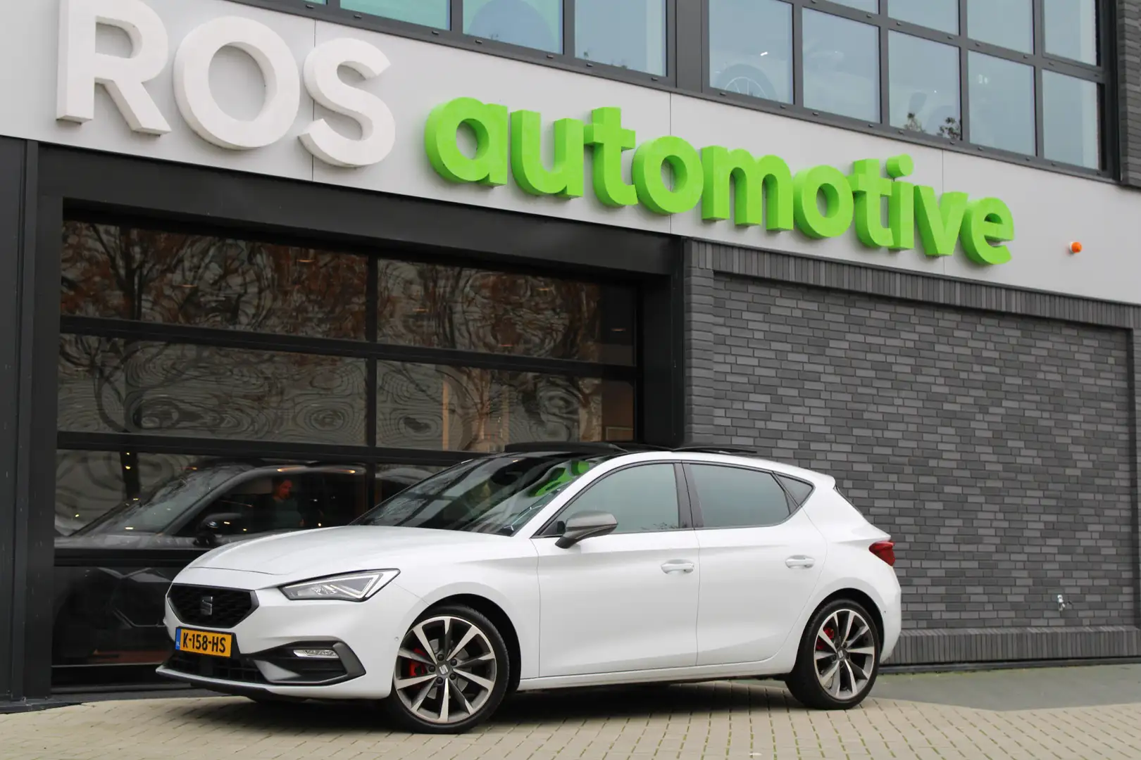 SEAT Leon 1.5 eTSI FR Launch Edition | NAP | PANO | KEYLESS Wit - 1