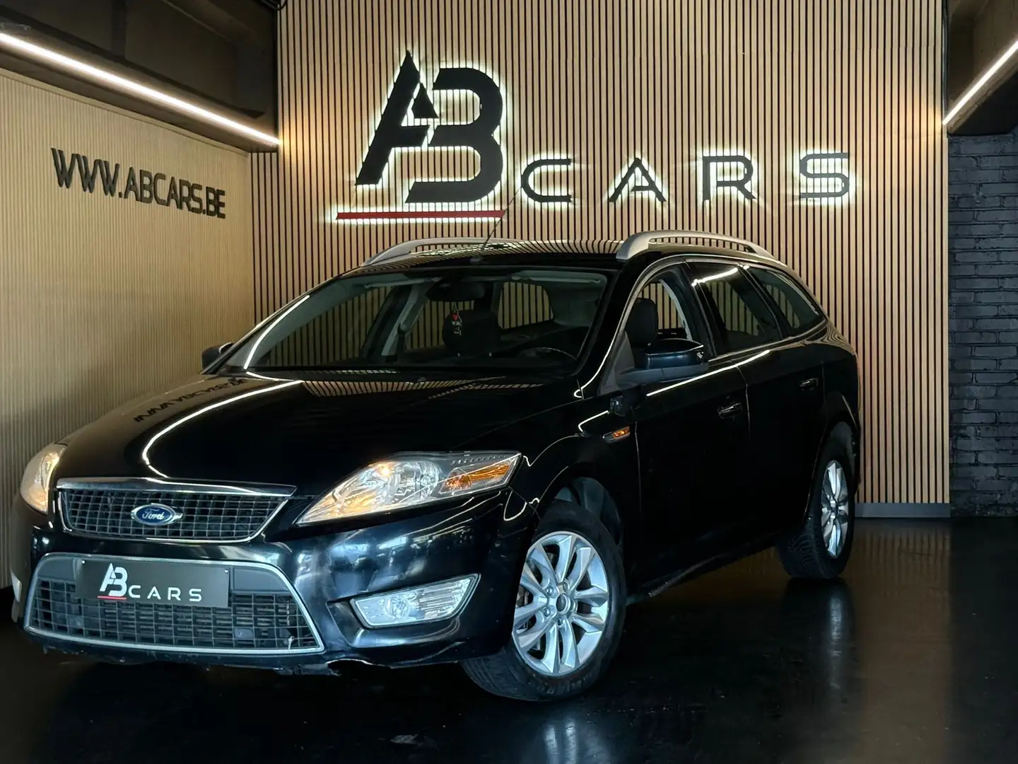 Ford Mondeo 1.8 TDCi Zwart - 1