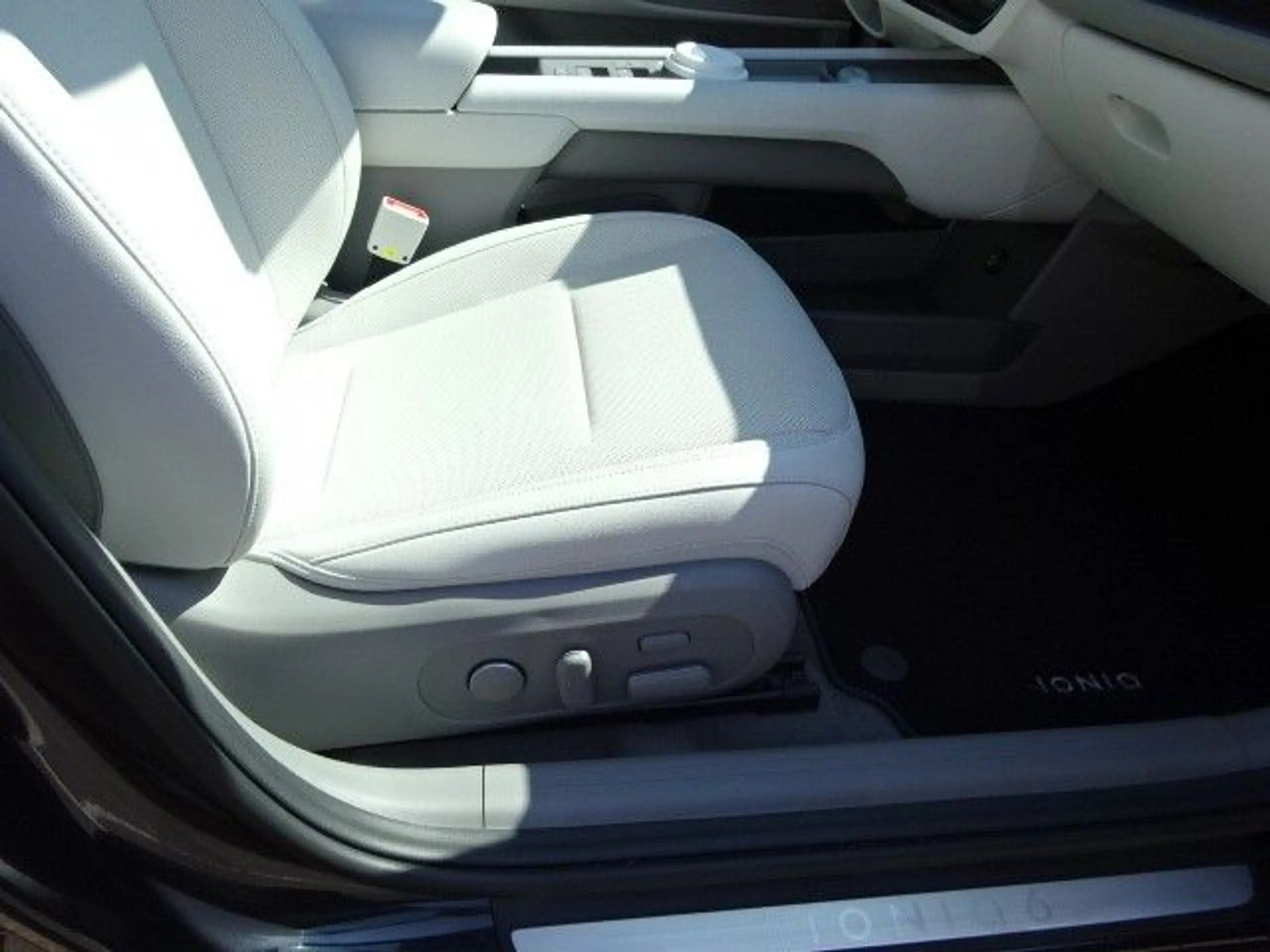 Hyundai IONIQ 6 Uniq Elektro 4WD*Pano*20Zoll*dig.Spiegel — photo 14
