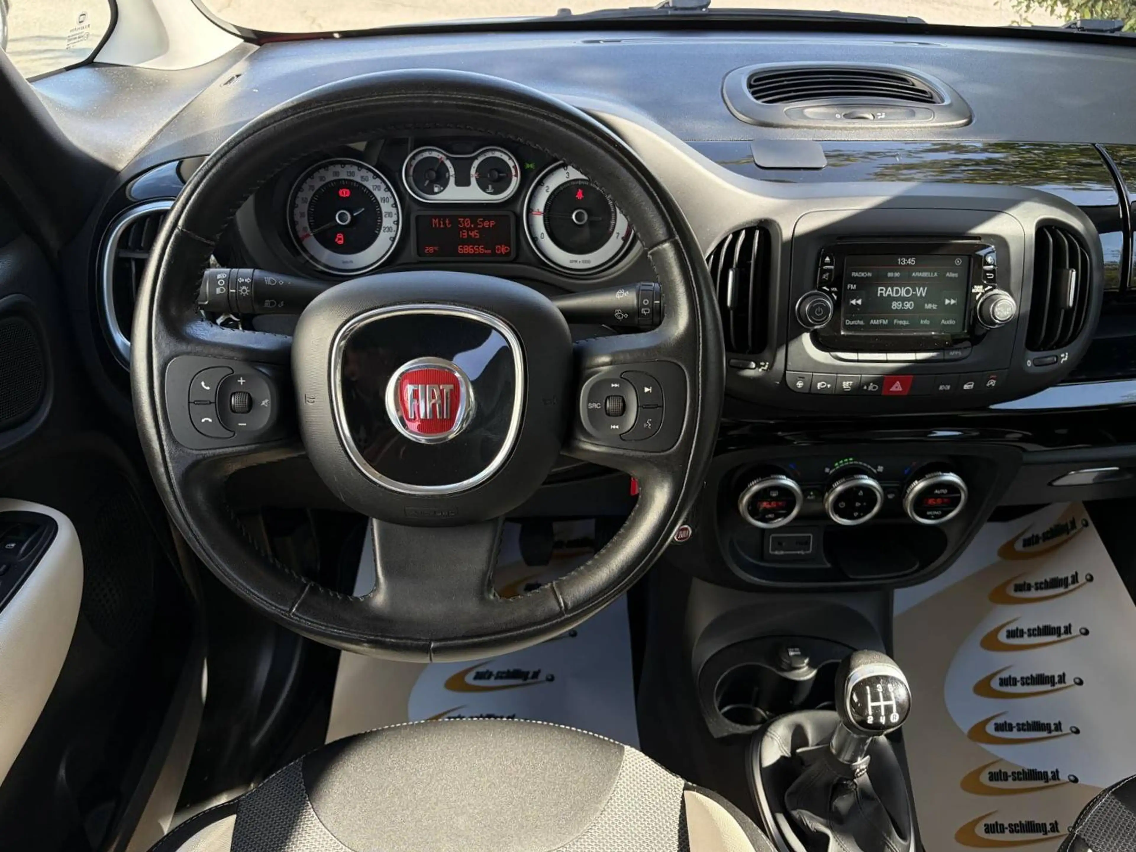 Fiat 500L Trekking 1,3 MultiJet II 95 PDC Klimaautomatik Bluetooth Pickerl NEU — photo 8