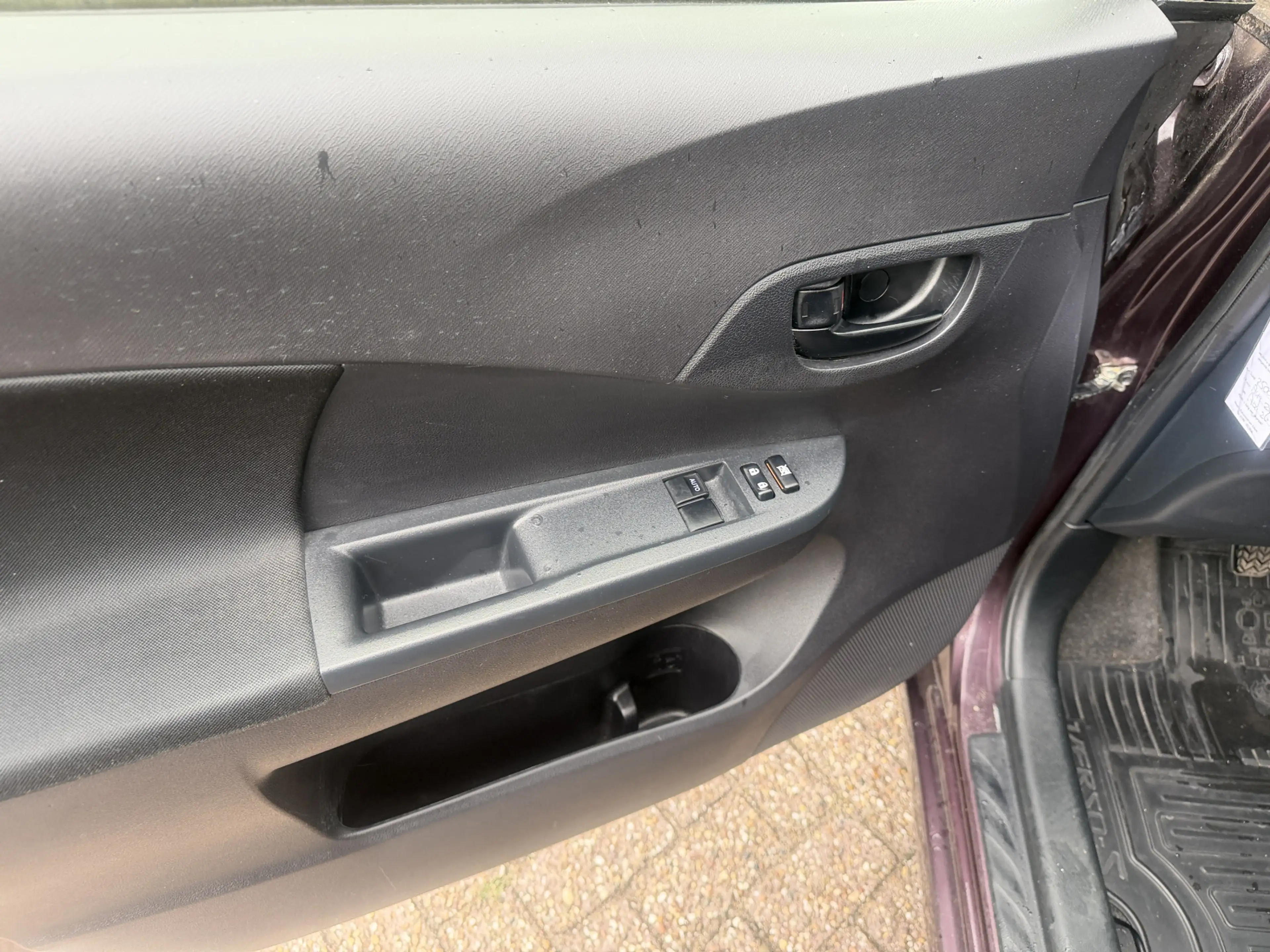 Toyota Verso-S 1.3 VVT-i 6 Versn Comfort Airco — photo 7
