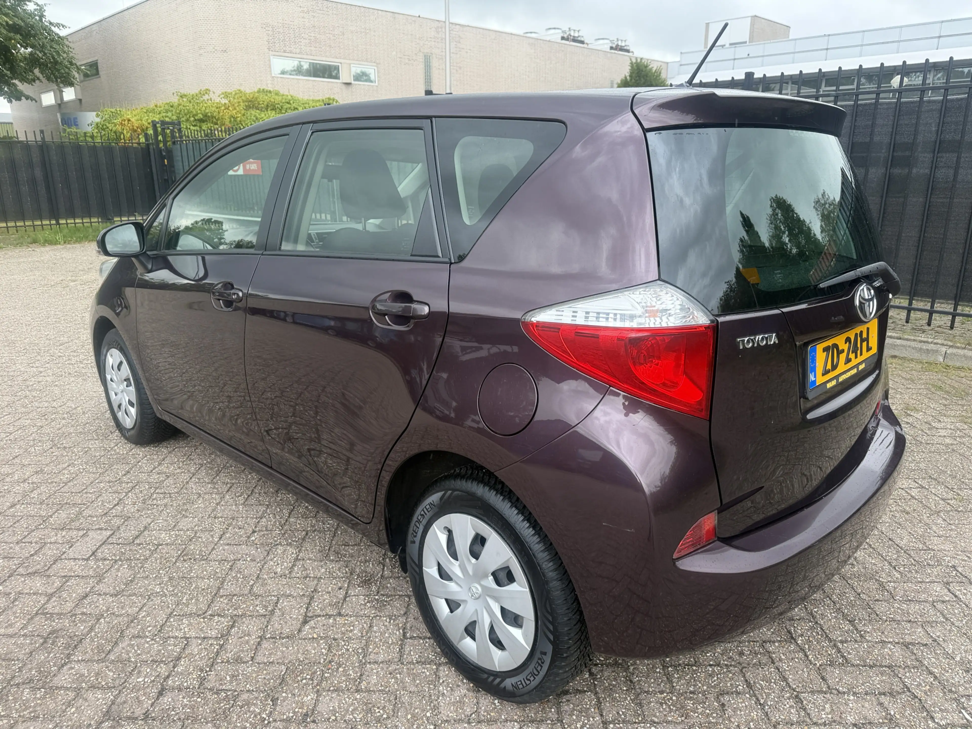 Toyota Verso-S 1.3 VVT-i 6 Versn Comfort Airco — photo 2