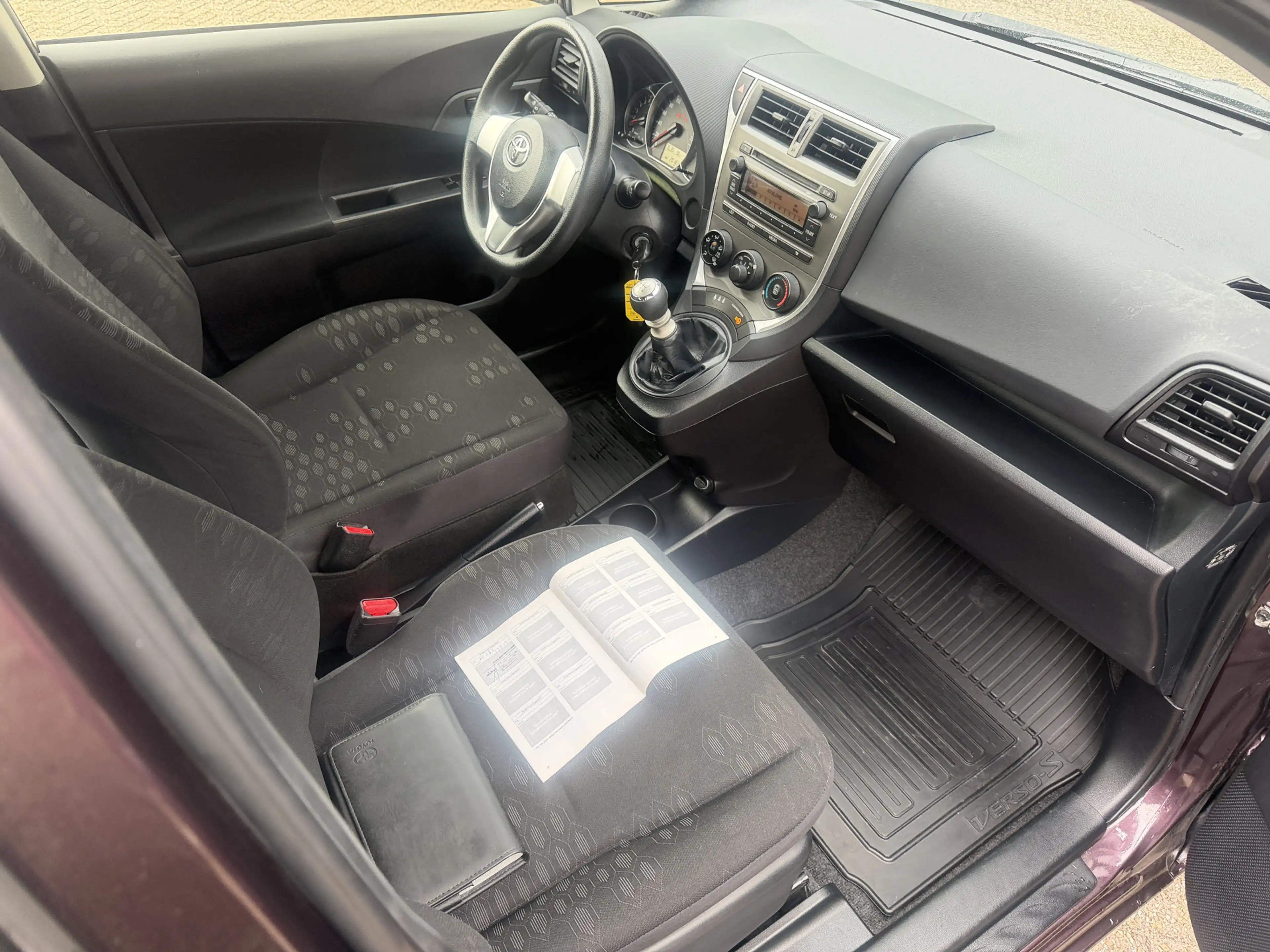 Toyota Verso-S 1.3 VVT-i 6 Versn Comfort Airco — photo 3
