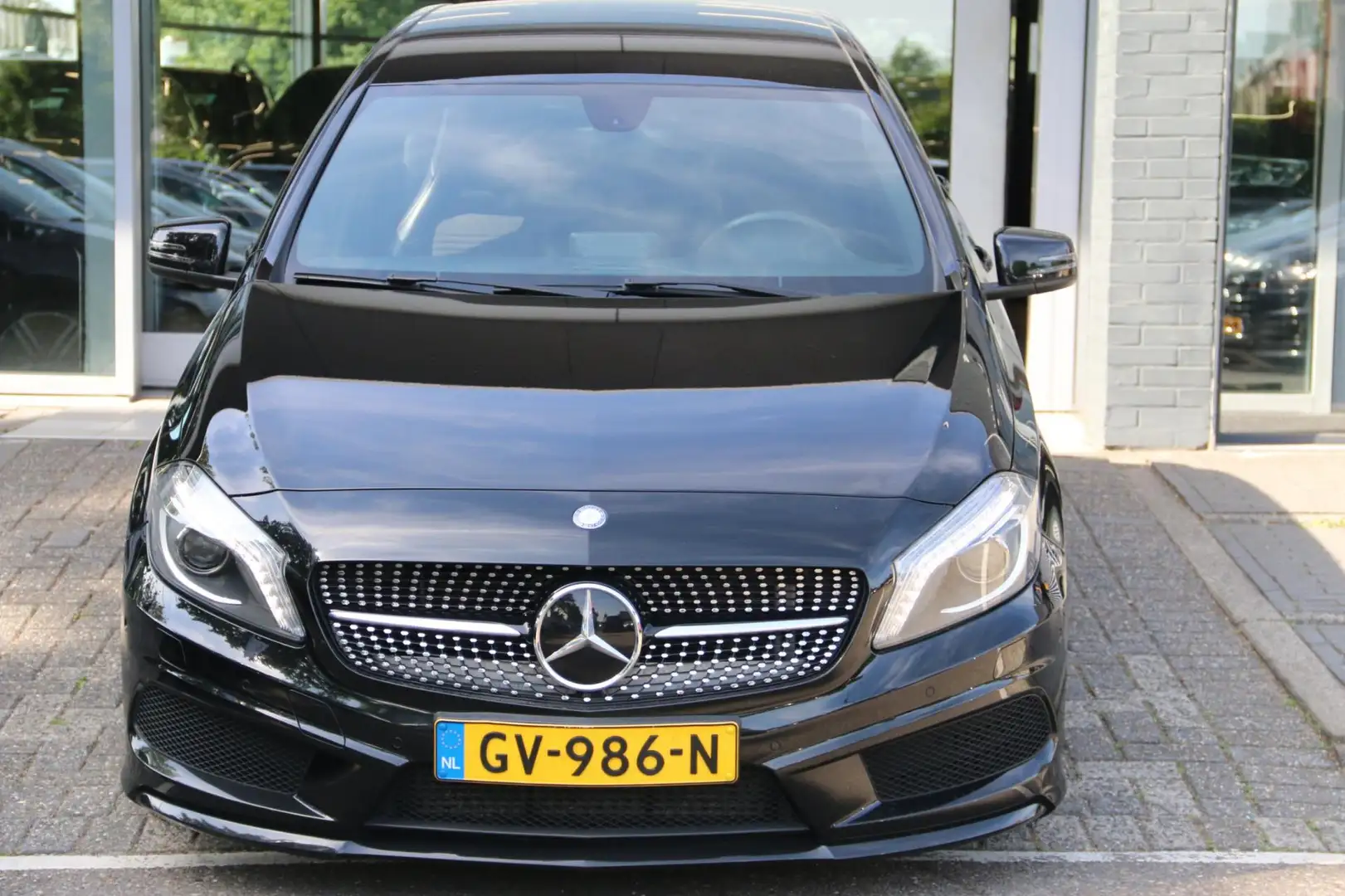 Mercedes-Benz A 180 Ambition AMG-PAKKET NL-AUTO NAP AUTOMAAT! Zwart - 2