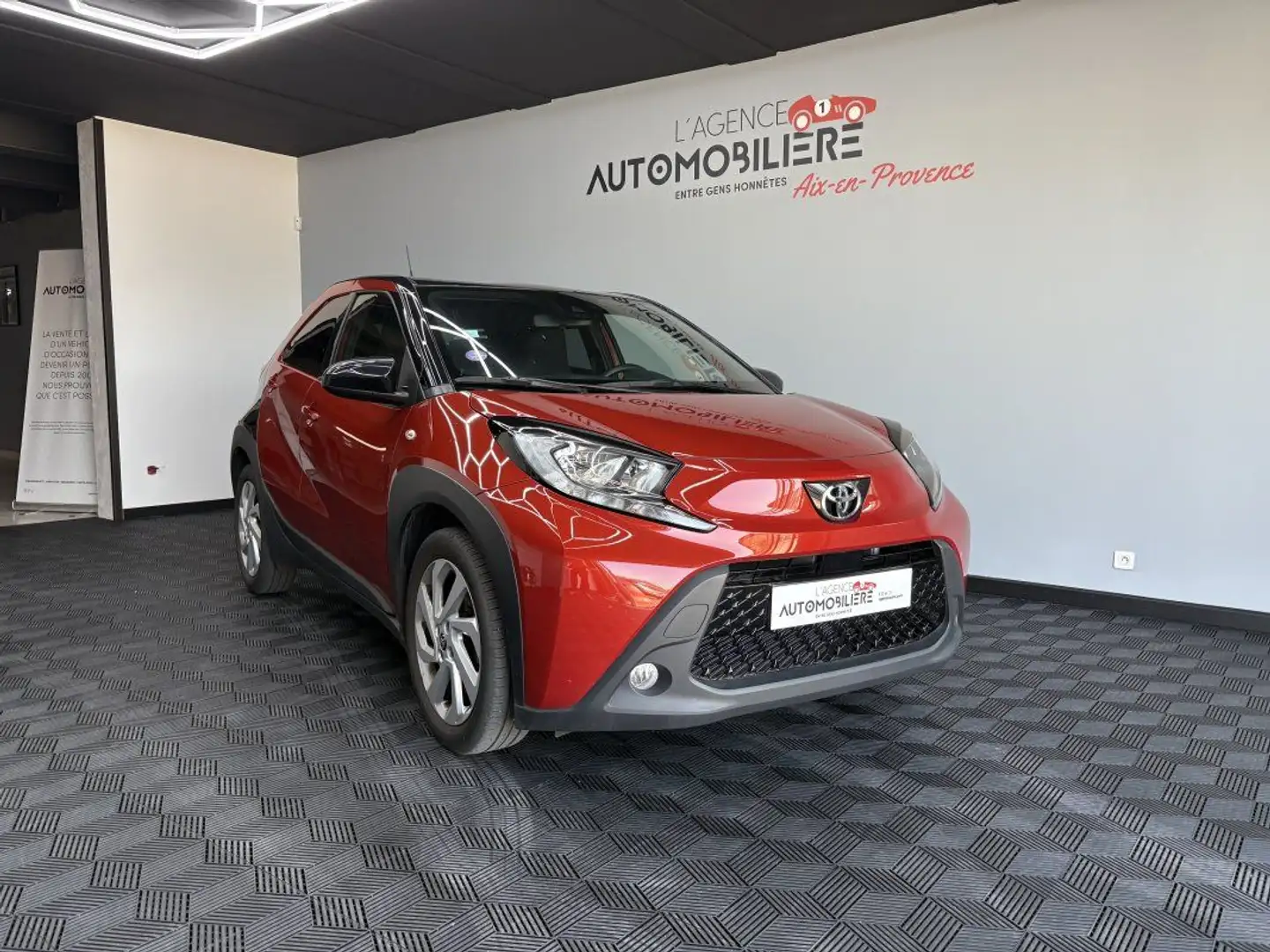Toyota Aygo X X 1.0 VVT-i 72 CV Design Rot - 1