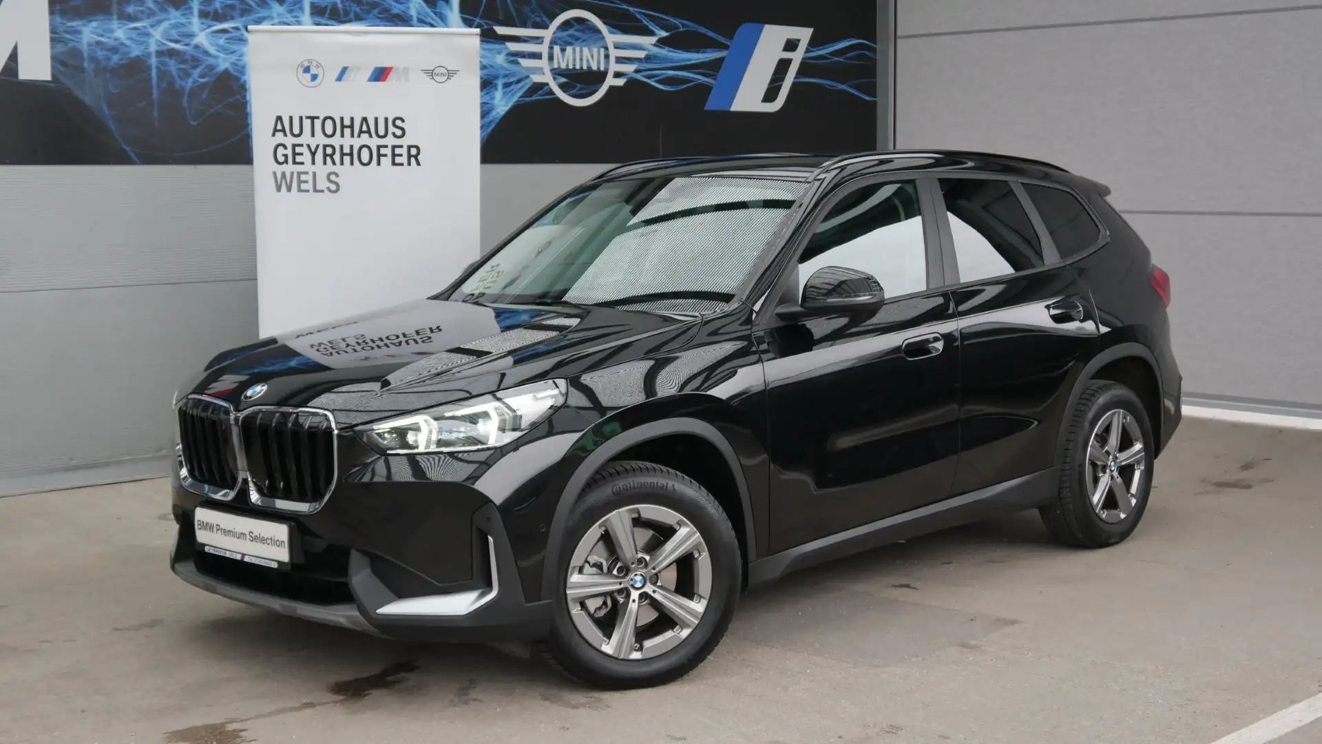 BMW iX1 xDrive30 Schwarz - 1