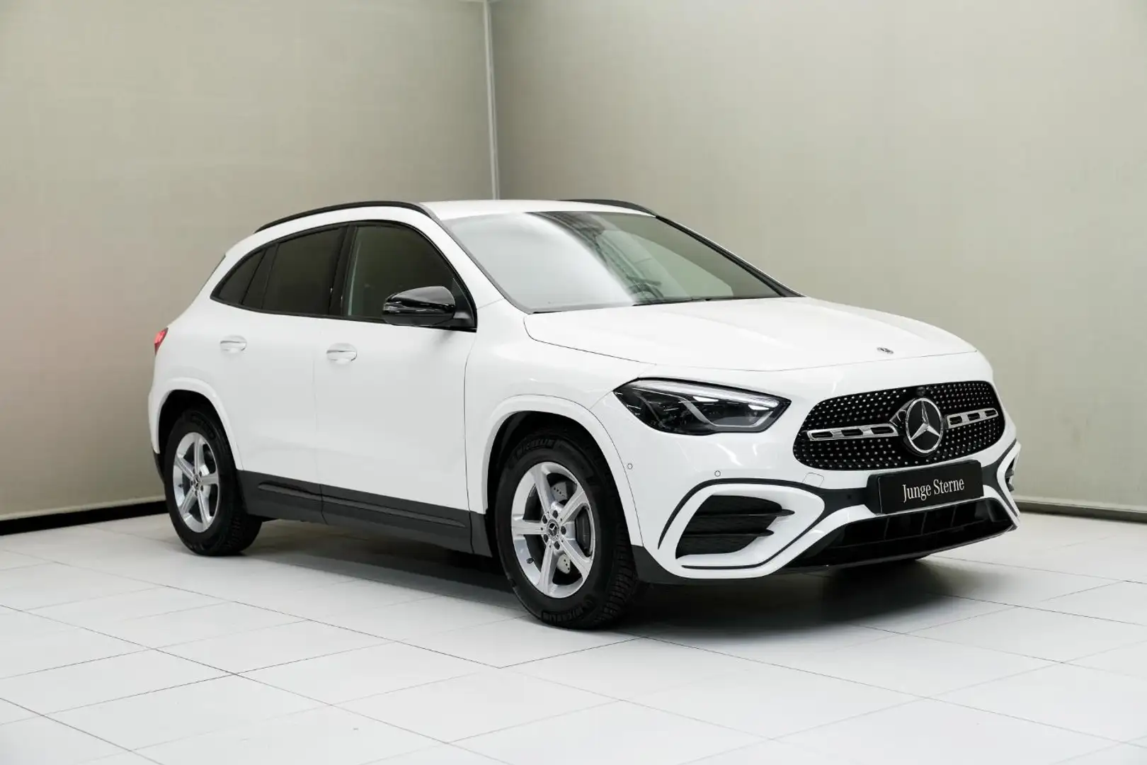 Mercedes-Benz GLA 200 d 4MATIC Österreich-Edition W-Paket Night Weiß - 2