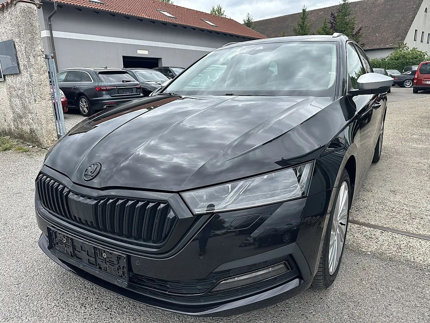 Skoda Octavia Combi 2,0 TDI First Edition DSG Schwarz - 1