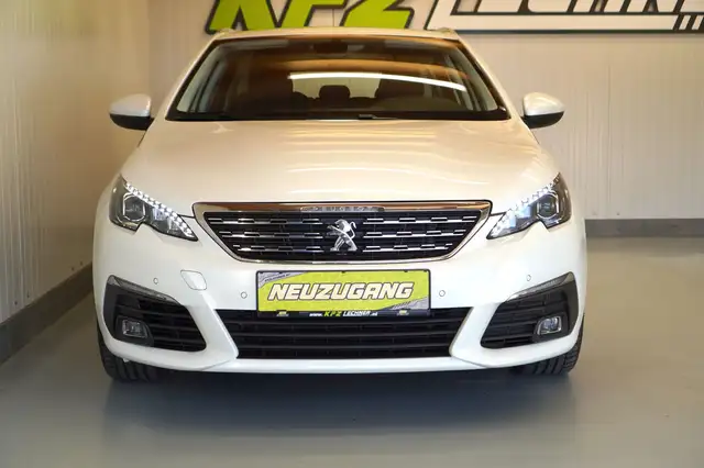 Peugeot 308 view 9