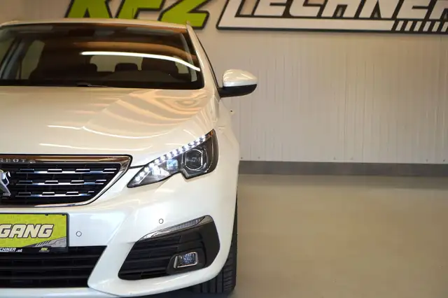 Peugeot 308 view 10