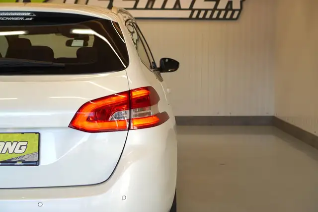 Peugeot 308 view 5