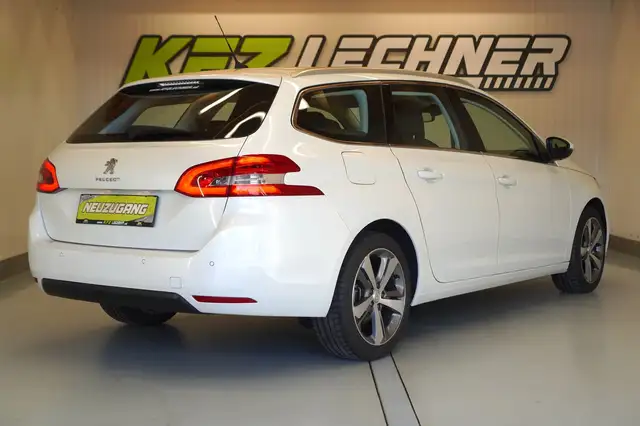 Peugeot 308 view 4