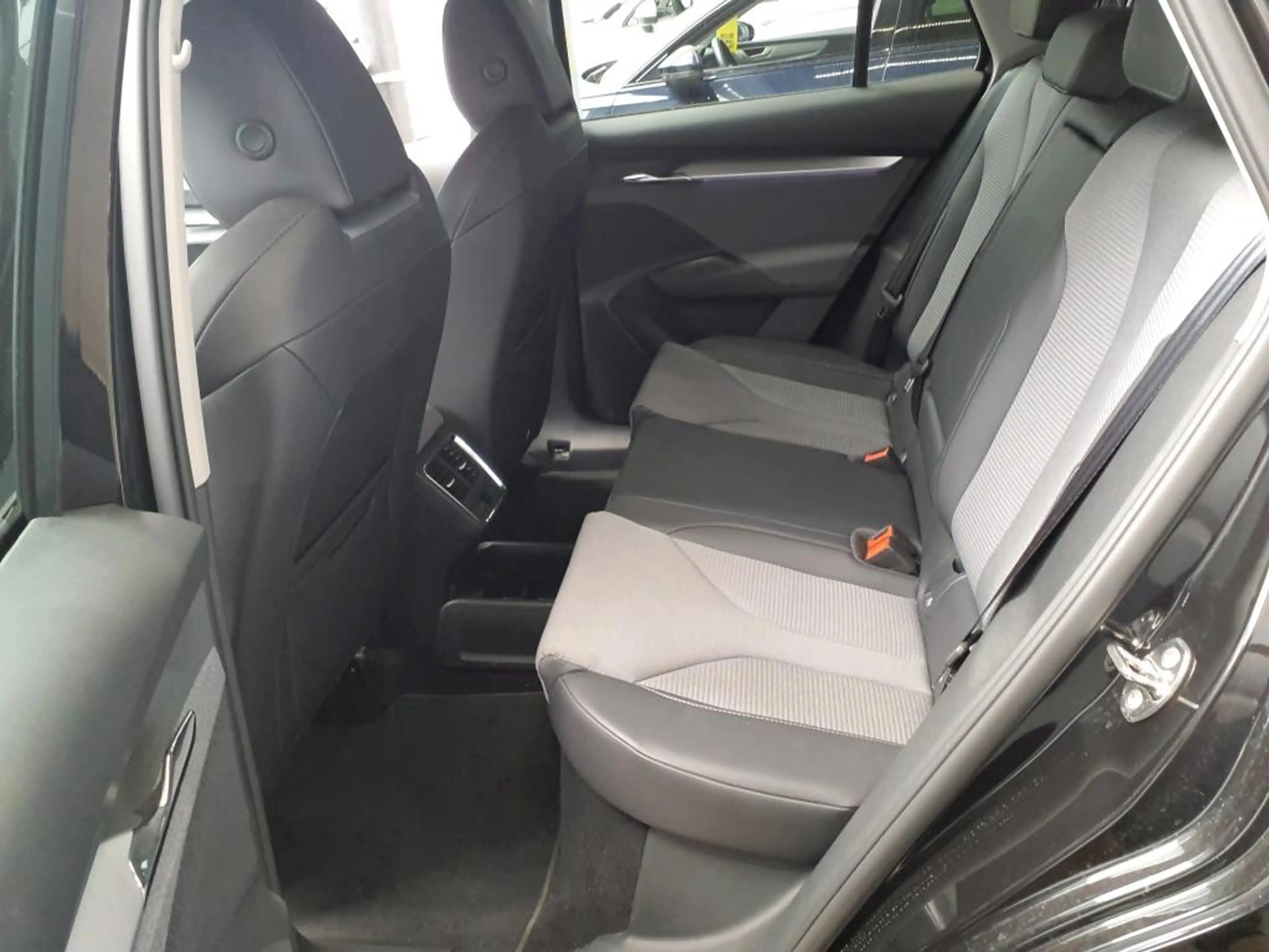 Skoda Enyaq 85x LOFT +WÄPU +AHK +LED +ACC +CARPLAY +RKAM +NAV — photo 8