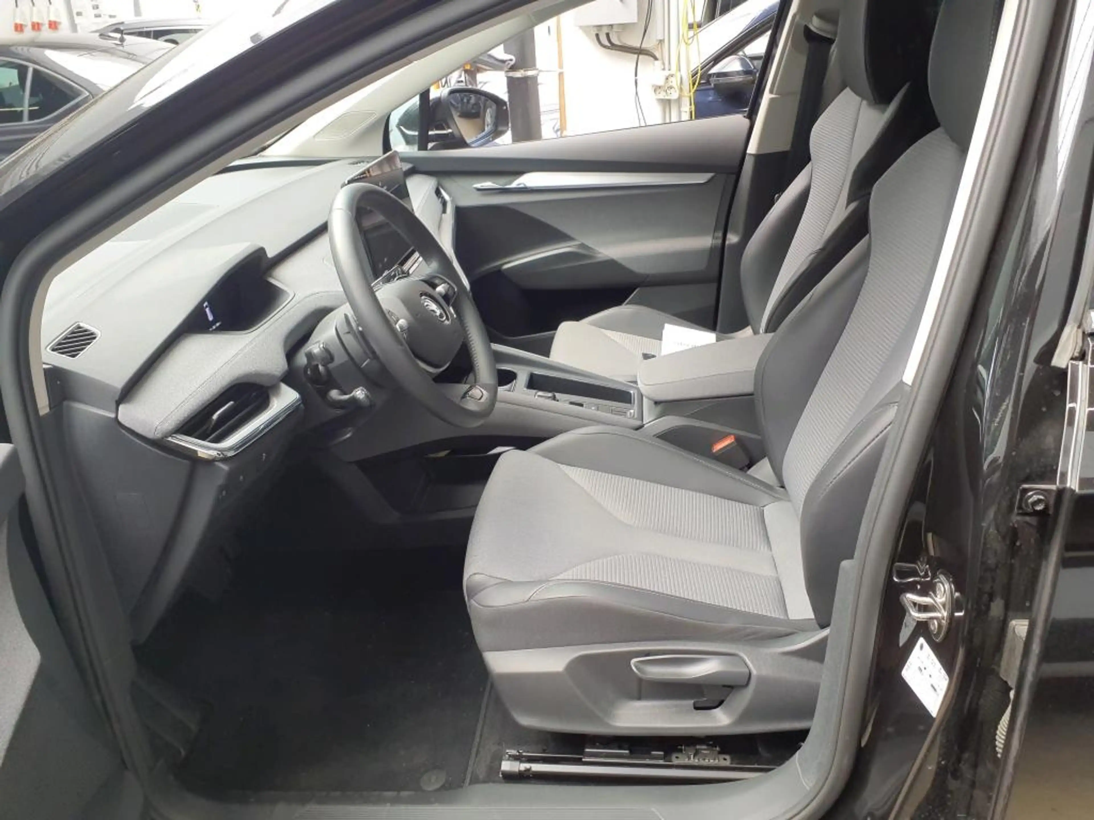 Skoda Enyaq 85x LOFT +WÄPU +AHK +LED +ACC +CARPLAY +RKAM +NAV — photo 7