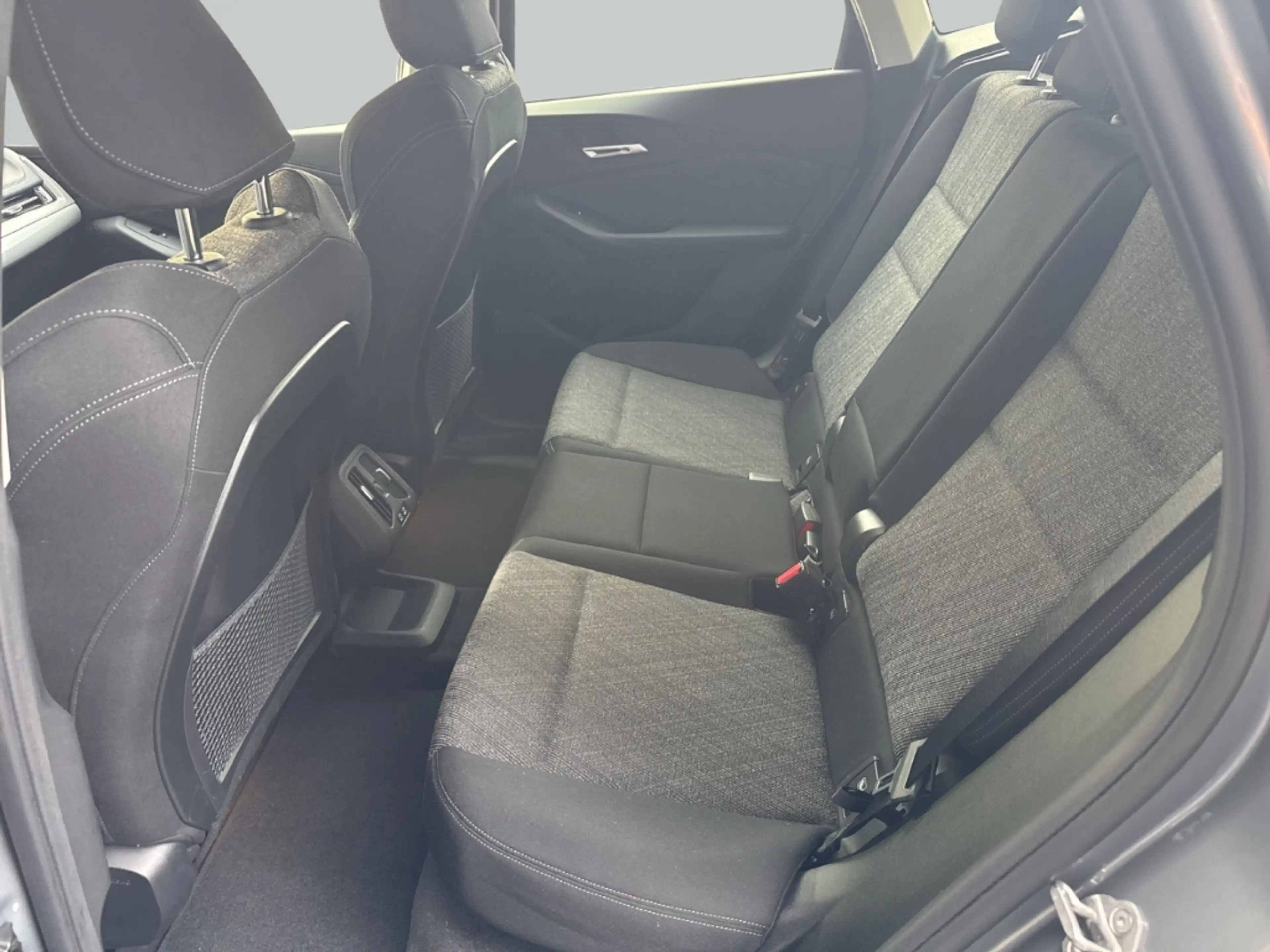 BMW 225 Active Tourer e+SPORTSITZE+AHK+HUD+LED ADPT.+ — photo 12