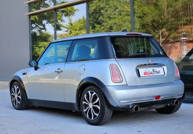 Mini Hatch view 6