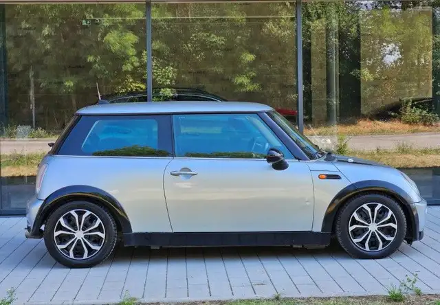 Mini Hatch view 5