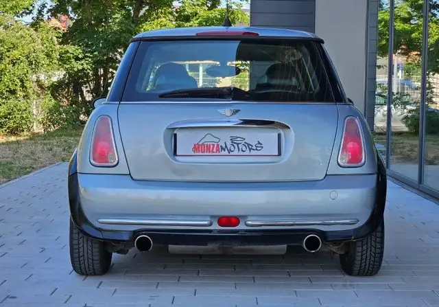 Mini Hatch view 7