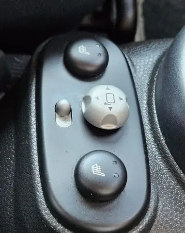 Mini Hatch view 11