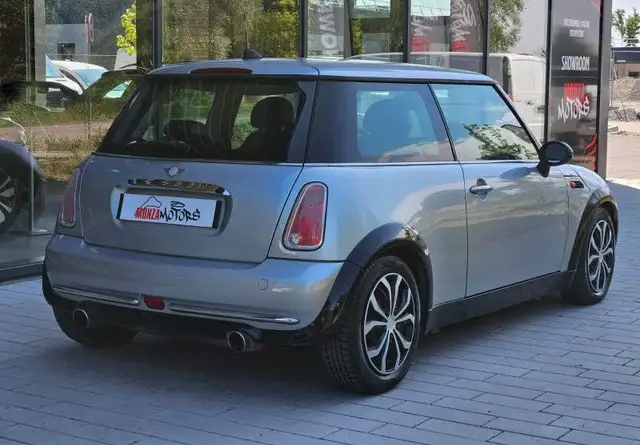 Mini Hatch view 8