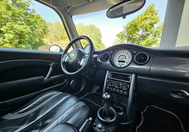Mini Hatch view 15
