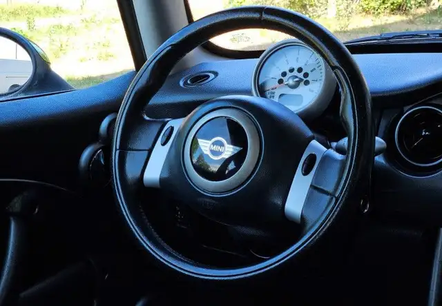 Mini Hatch view 12
