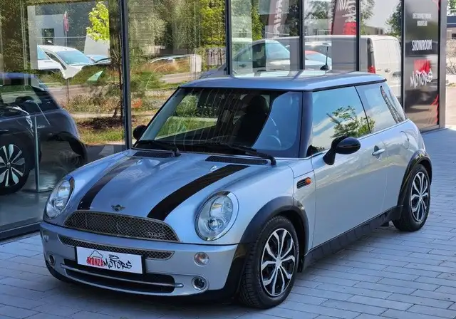Mini Hatch view 3