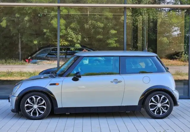 Mini Hatch view 4