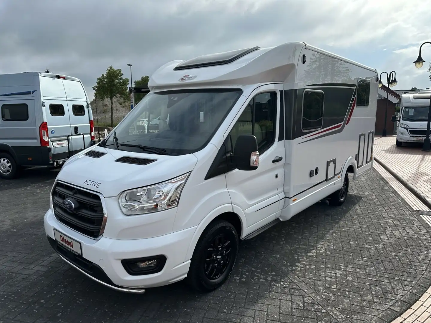 Bürstner Lineo T620 G Nur 4tkm +Assistenten+Einzelbett+Navi Blanc - 2