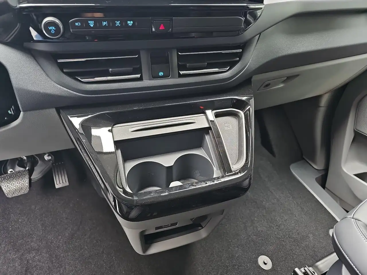 Ford Tourneo Custom 2026 — фото 13