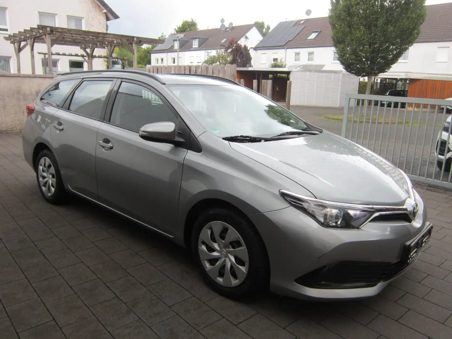 Toyota Auris Touring Sports"Cool"Klimaautomatik*6 Gang* Gris - 2