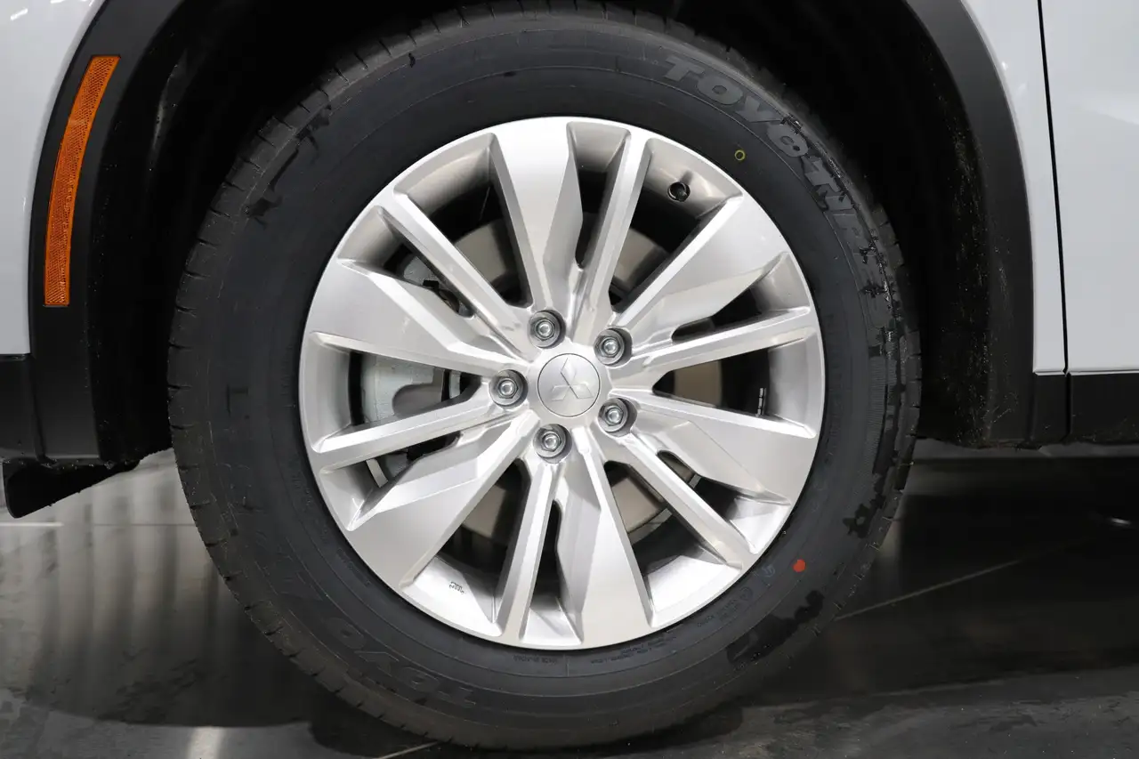 Mitsubishi Outlander снимка Mitsubishi Outlander