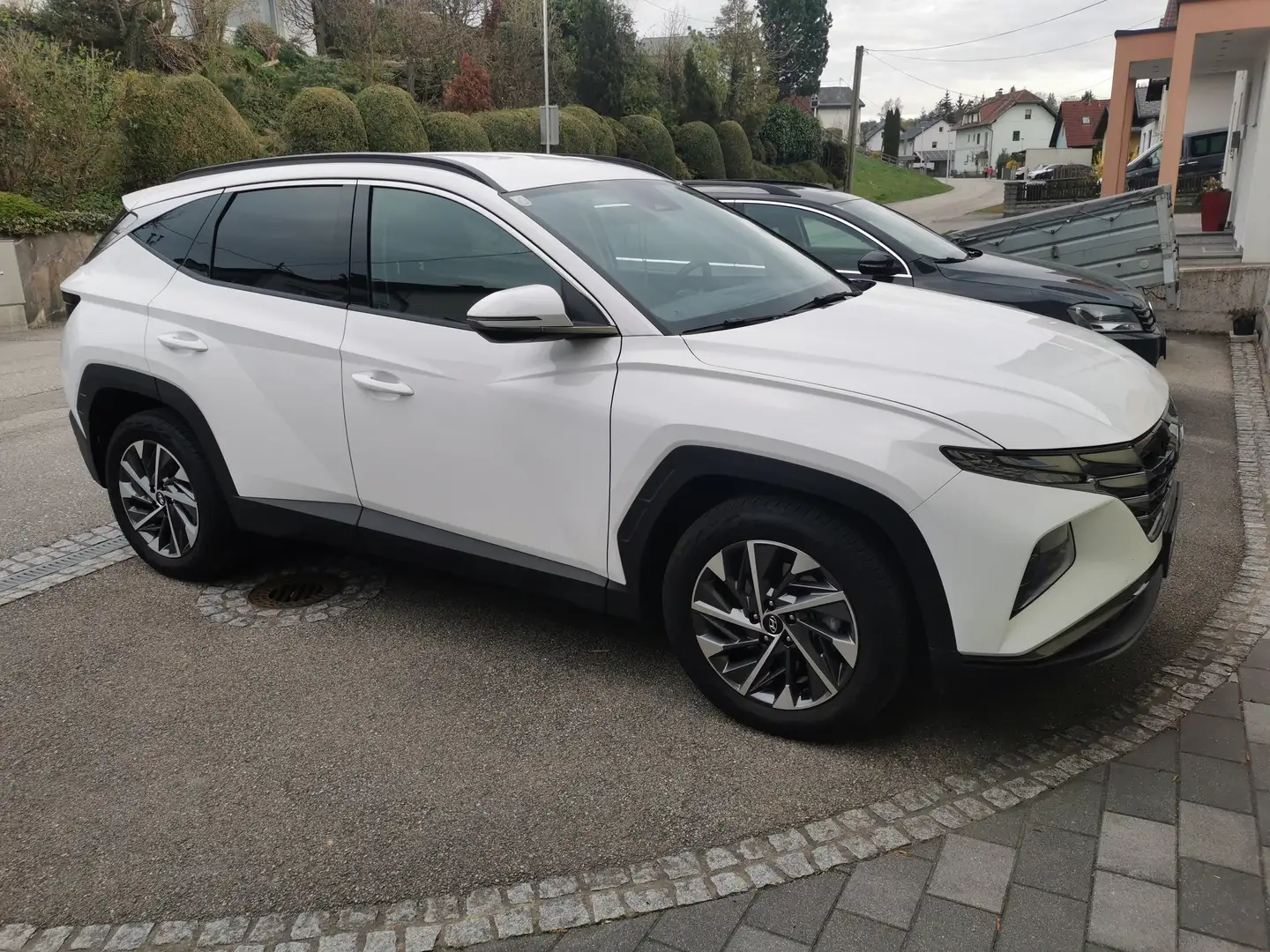 Hyundai TUCSON NX4 GO 1,6 Weiß - 1