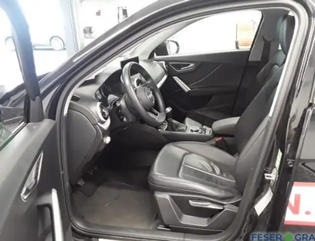 Audi Q2 view 5