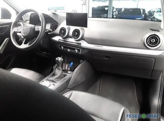 Audi Q2 view 6