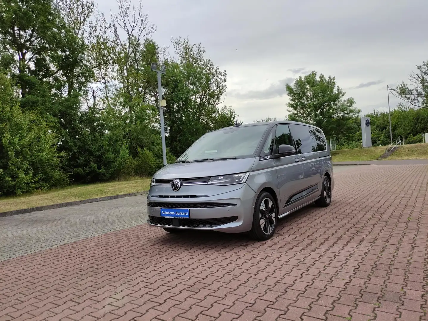 Volkswagen T7 Multivan VW Multivan Edition eHybrid+176Ps+DSG+AHZV+LED+ Zilver - 1