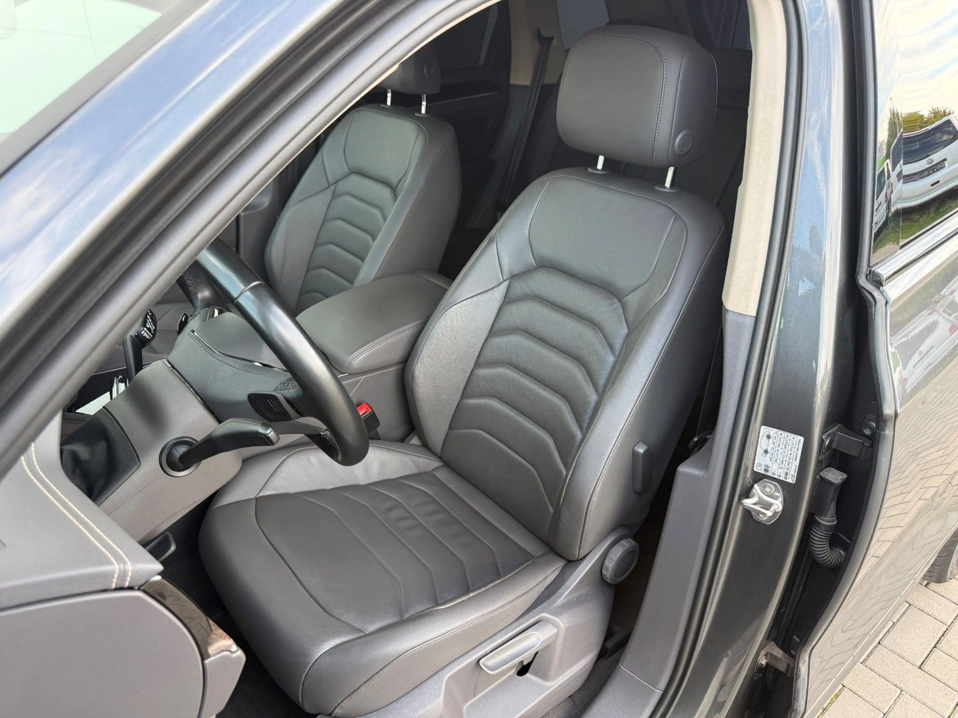 Volkswagen Touareg Atmosph.3.0TDI R-LINE 4Motion STANDH.AHK — photo 15